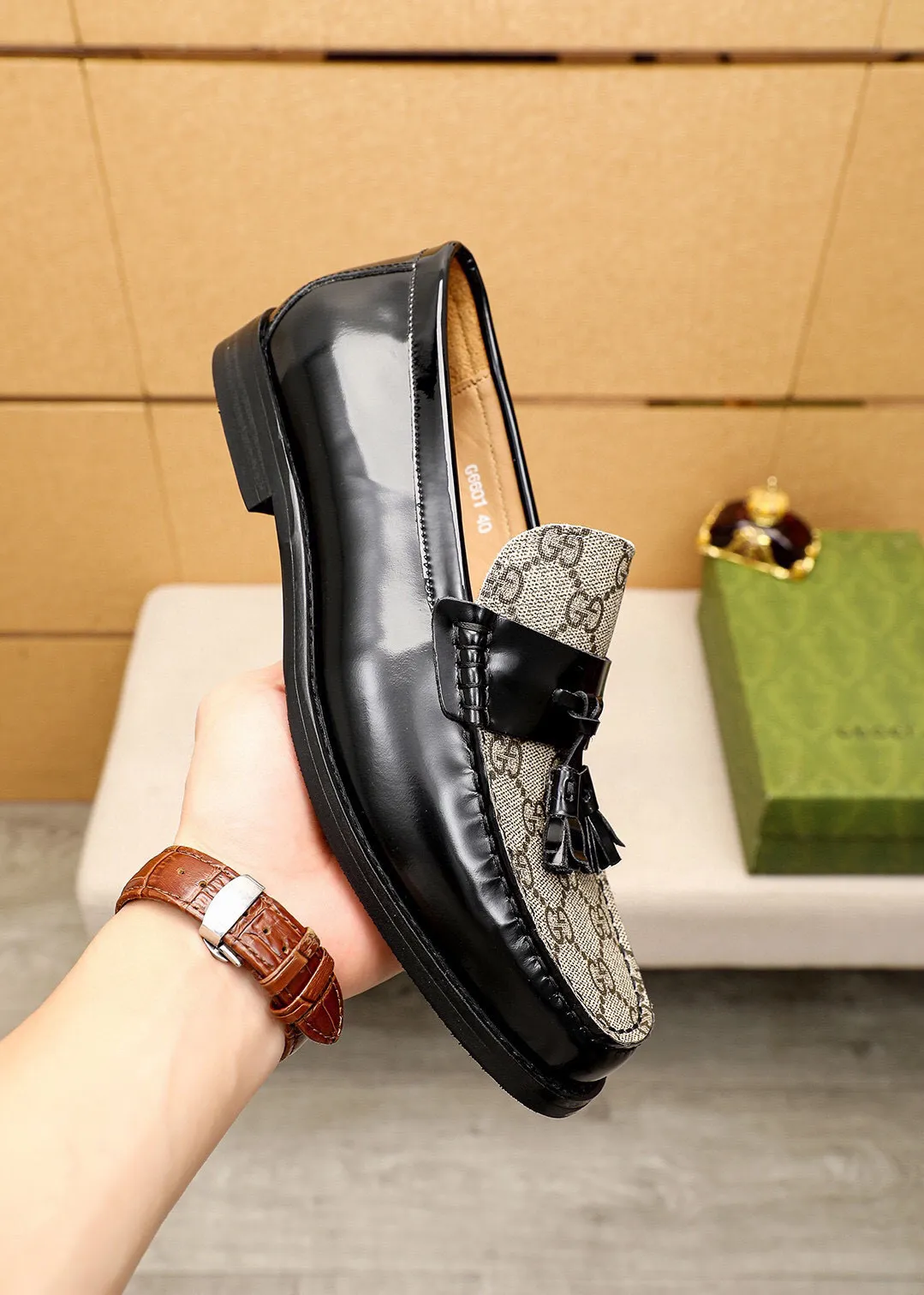 Men's shoes 💰480 💐 Product trademark: GUCCI "Gucci" casual leather shoes Regular size: 38-44 (45🉑️customized) Product materials: Selected imported first-layer open-edge beaded cowhide leather upper + luxury hardware buckle, imported water-dyed cowhide leather lining. Strong three-dimensional visual effect, combined outsole Color: 3⃣️colors available